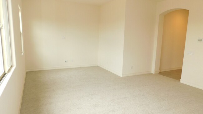 Building Photo - Beautiful home with generation suite in gated community