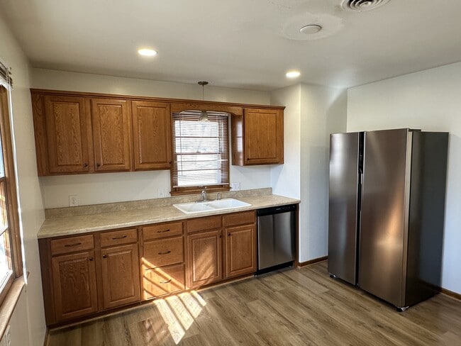 Building Photo - 308 W 33rd St