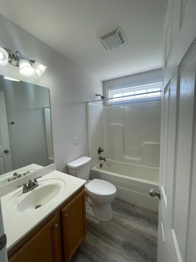 Building Photo - 3 Bedroom + 2 Bath Home for Rent in Soddy ...