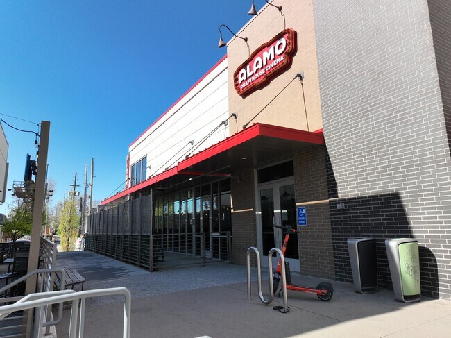 Building Photo - 4560 W 16th Ave