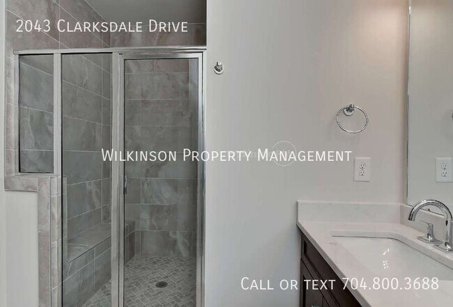 Building Photo - 2043 Clarksdale Dr