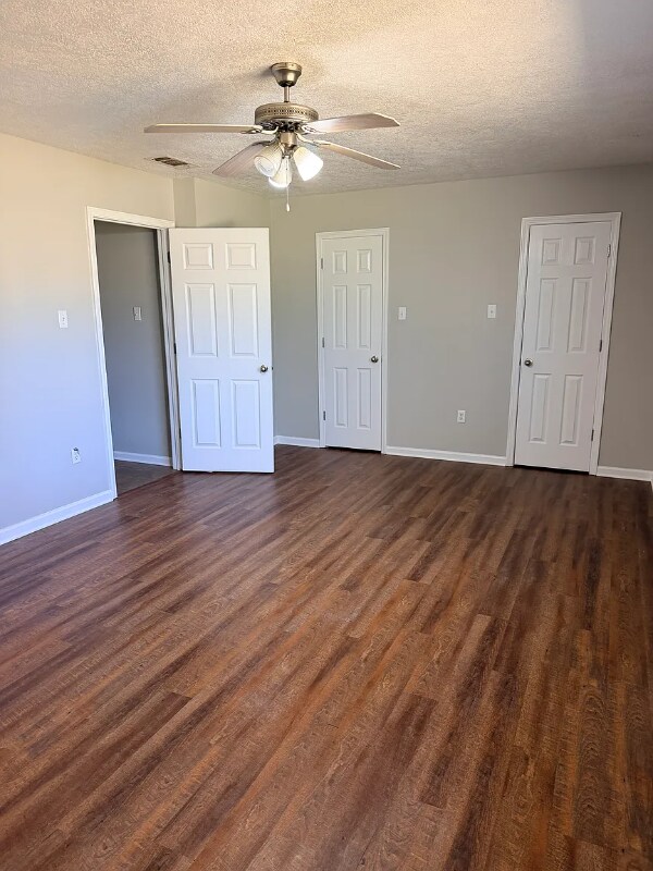 Building Photo - 2205 Mustang St