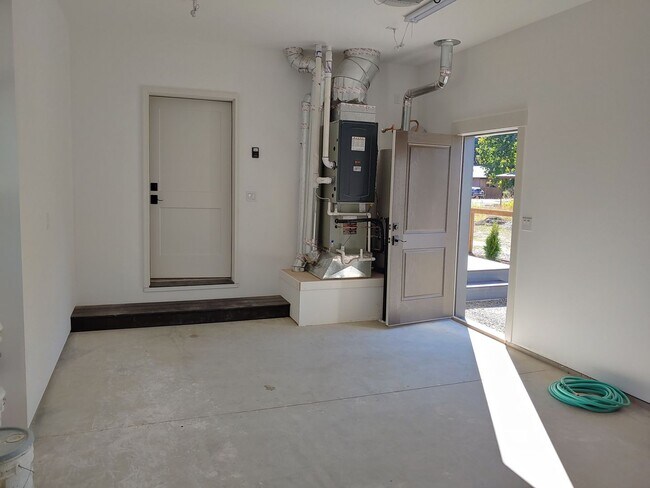Building Photo - Downtown Sandpoint - New Custom Home!