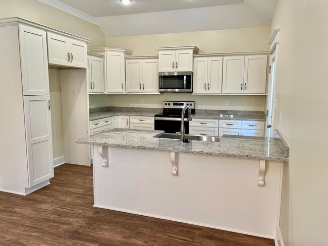 Building Photo - FOR Rent – 3 Bedroom, 2 Bath!