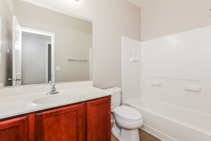 Building Photo - 735 W Fruit Tree Ln