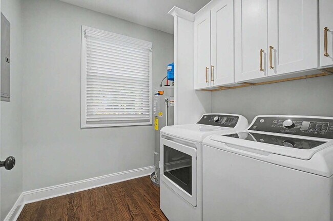 Building Photo - Charming 3-Bed/2.5-Bath Ranch in Durham