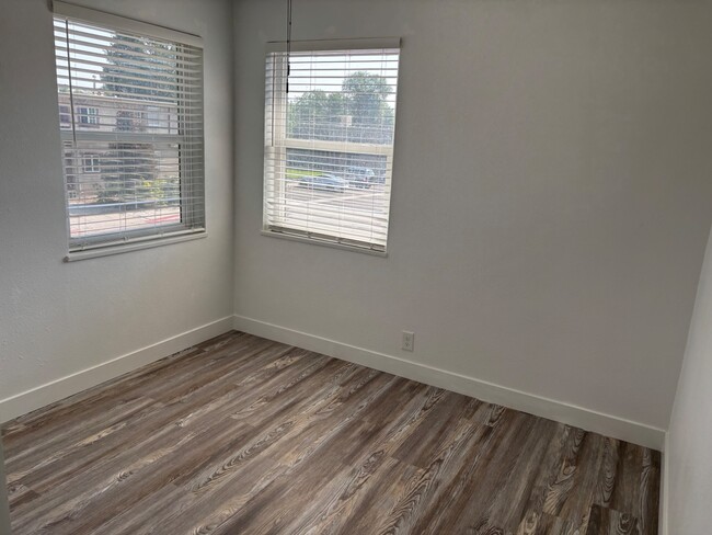 Building Photo - 590 Denslowe Dr