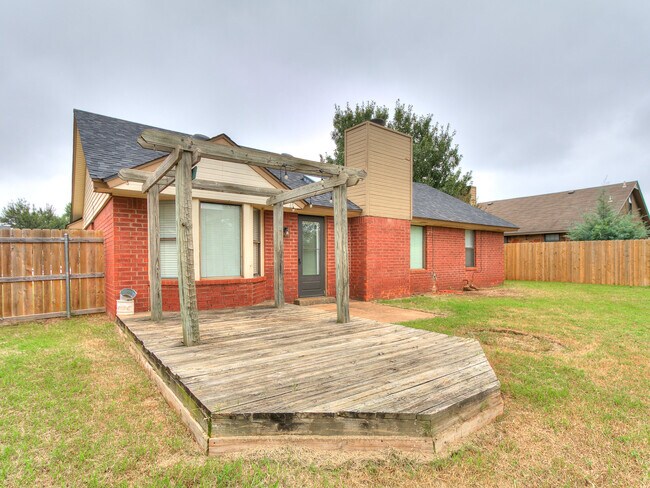 Building Photo - 205 N Rockypoint Dr