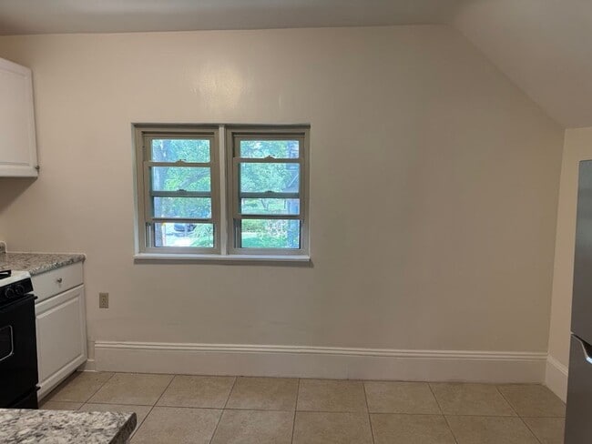 Building Photo - 5603 Fair Oaks St