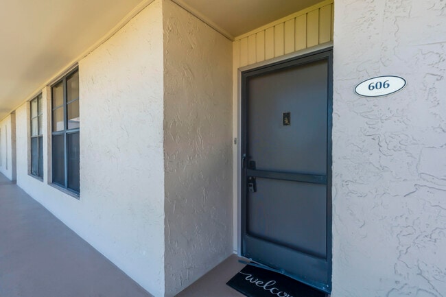 Building Photo - 22 Royal Palm Way