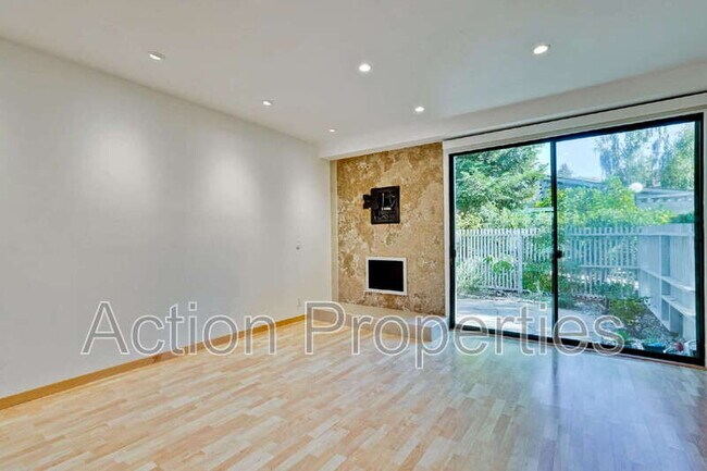 Building Photo - 209 Ortega Ave