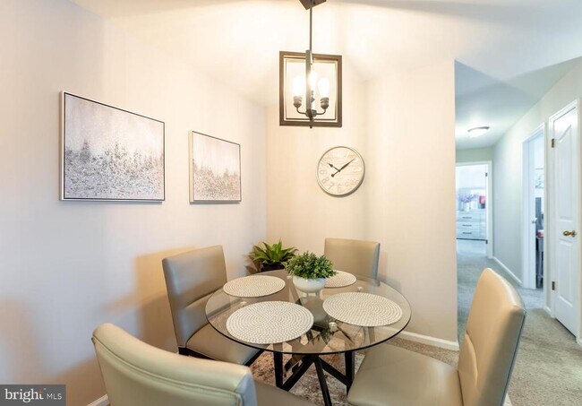 Building Photo - 1012 Foxmeadow Dr