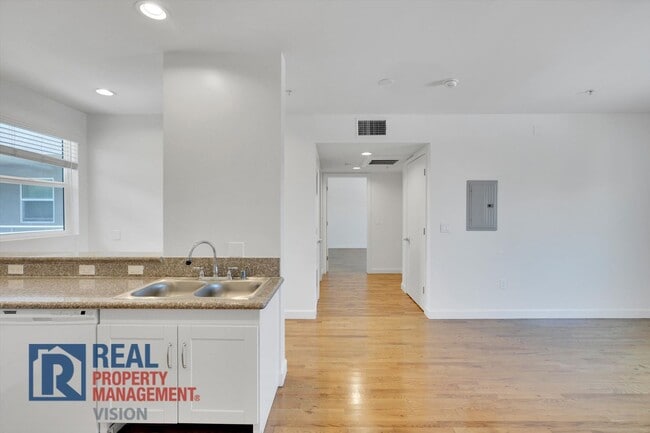 Interior Photo - Westlake Park Square Apartments