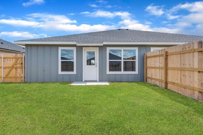 Building Photo - Reynolds Crossing Duplexes