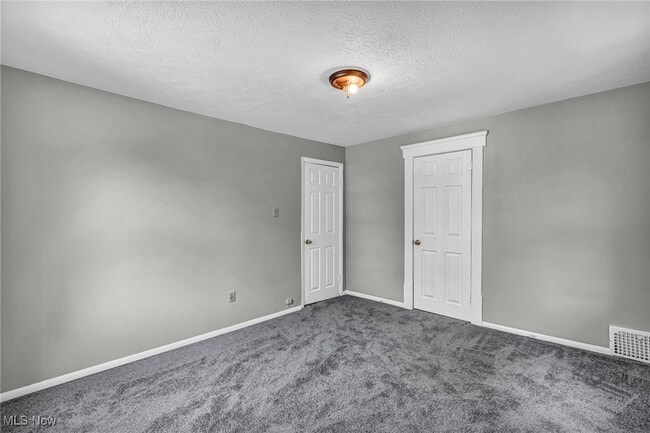 Building Photo - 906 Delia Ave