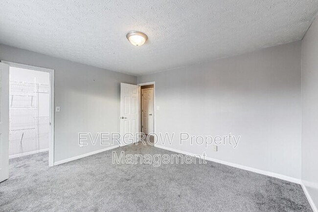 Building Photo - 226 Creekway Ct