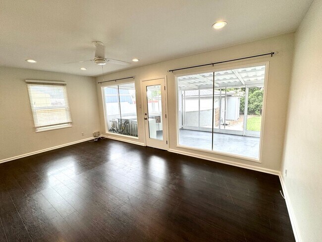 Building Photo - Fabulous 3 bedroom 1 bathroom updated home