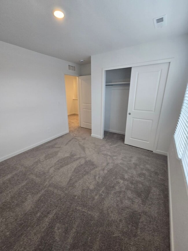 Building Photo - Brand New Townhome within walking distance to Elementary School