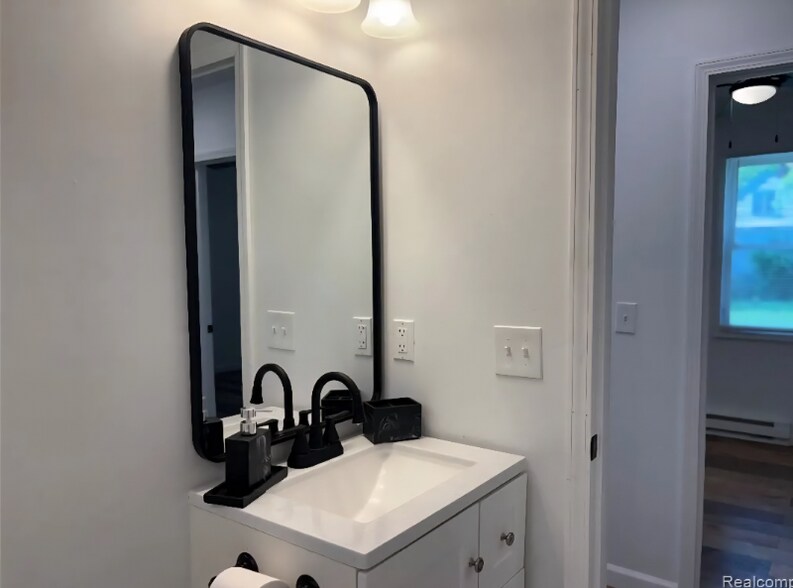 Building Photo - 15044 Dacosta St