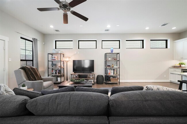 Building Photo - 5905 Petty St