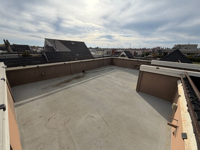 Building Photo - 3 Bedroom | 2.5 Bathroom | Crocker Village House