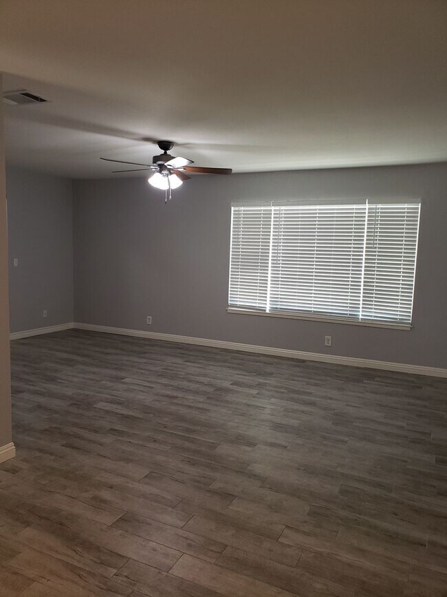 Building Photo - Single Family Residence Located on The Mesa