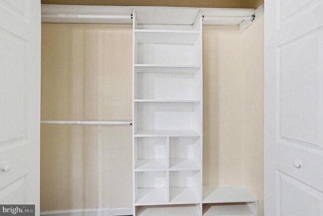 Building Photo - 906 Shelburne Rd