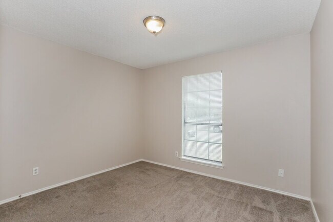 Building Photo - 514 Sims Dr