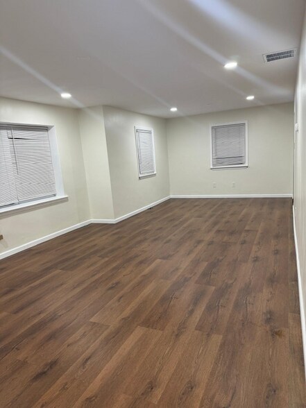 Building Photo - 818 Willow Way
