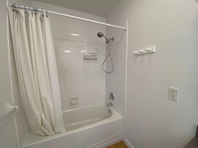Building Photo - 2060 Willow Hammock Cir