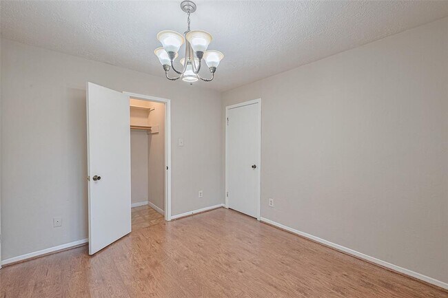 Building Photo - 6907 Yardley Dr
