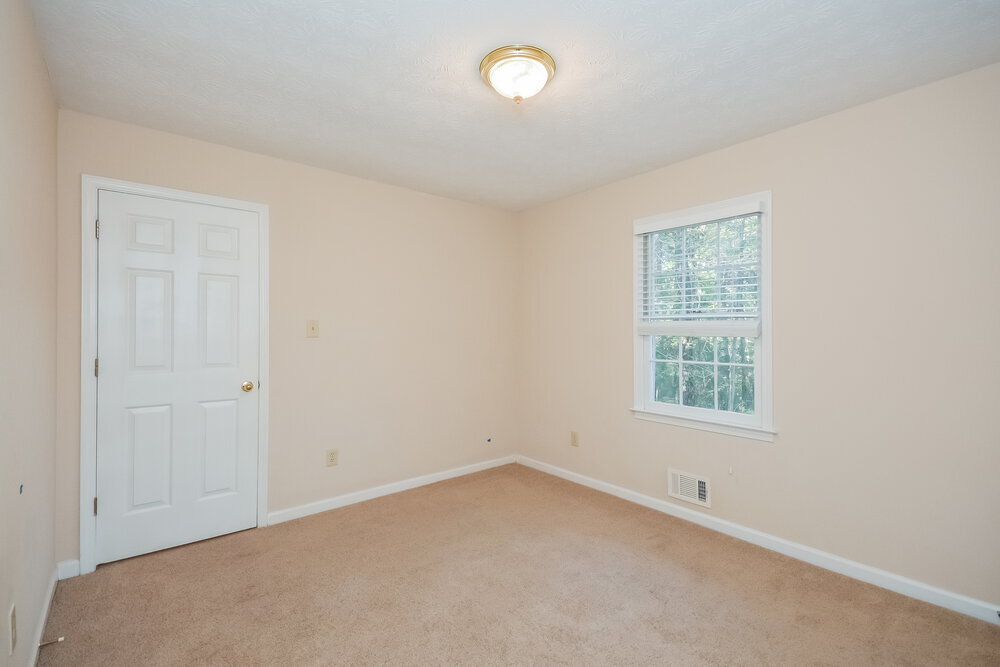 Building Photo - 175 Meadowbrook Dr