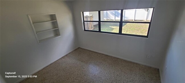 Building Photo - 2027 Bentley St