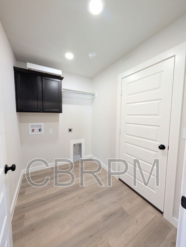 Building Photo - 3220 Cottonwood Ave