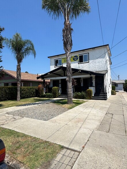 Front Parking - 1581 1/2 W 36th Pl