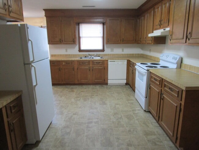 Building Photo - 40 Travis Ct