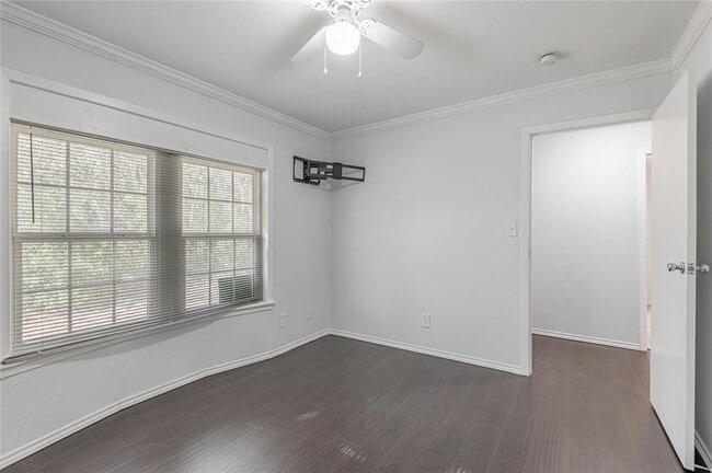 Building Photo - 2800 Lake Rd