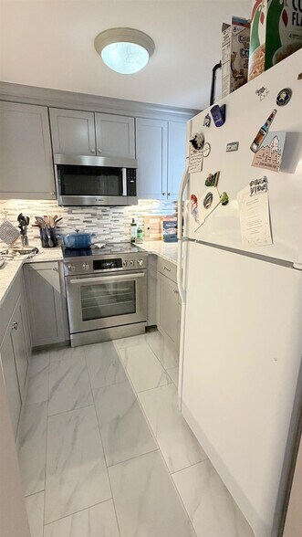 Building Photo - 170 Gore St