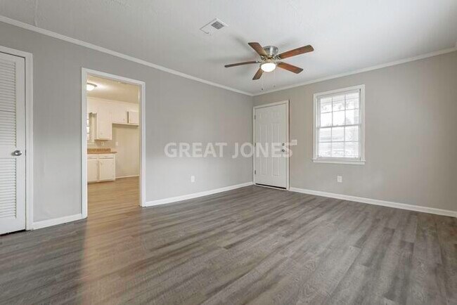 Building Photo - 1209 Hemlock St