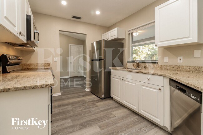 Building Photo - 2607 Thomas Ln