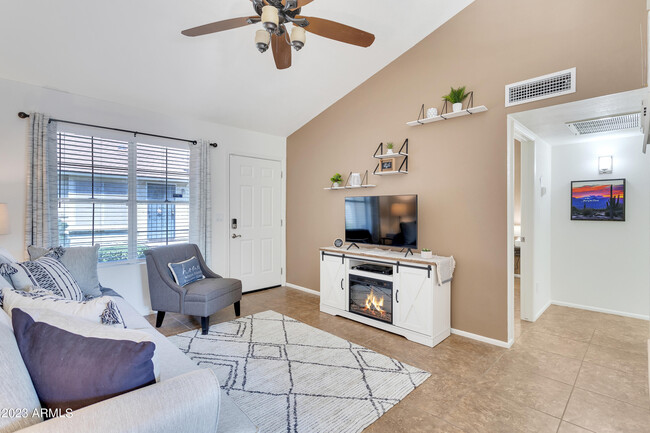 Building Photo - 8914 W Desert Jewel Dr