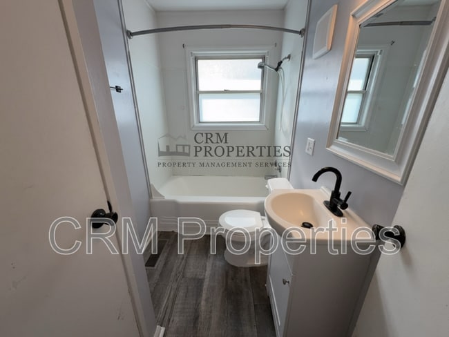 Building Photo - 1109 E Cornell Rd