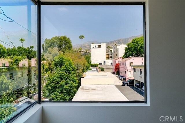 Building Photo - 1305 N Columbus Ave