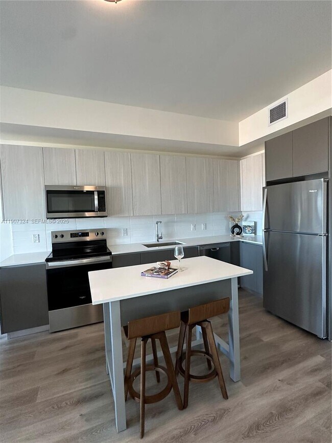 Building Photo - 3801 N Dixie Hwy