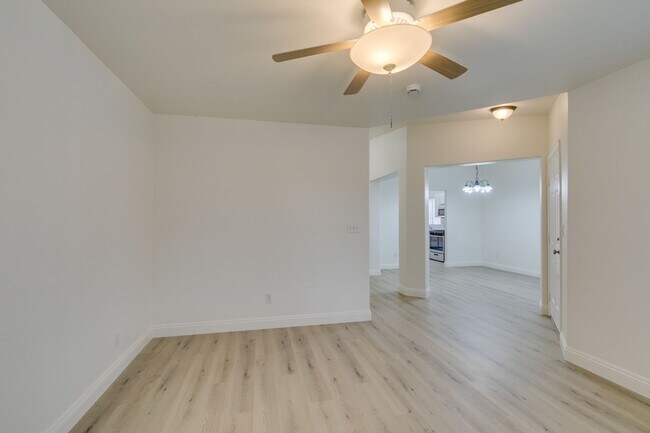 Building Photo - 437 Palegold St