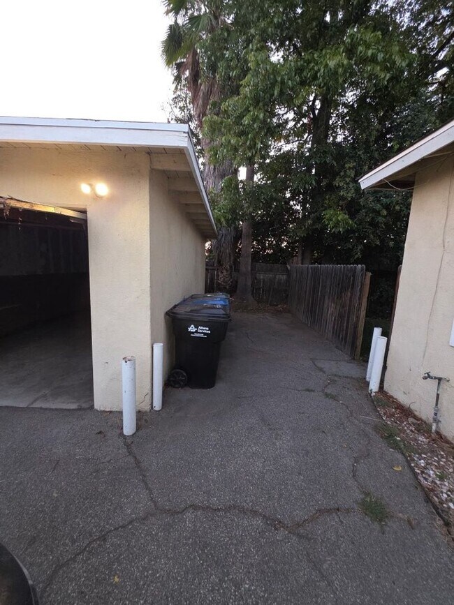 Building Photo - 315 MINNESOTA