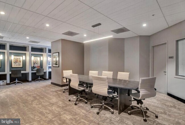 Building Photo - 3101 N Hampton Dr