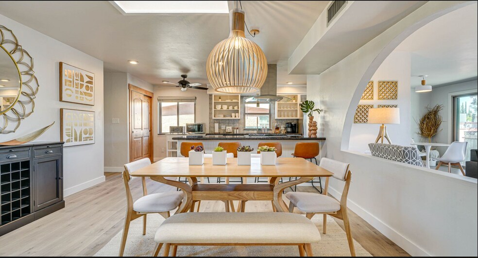 Dining & Kitchen - 2217 S Oak Park Dr