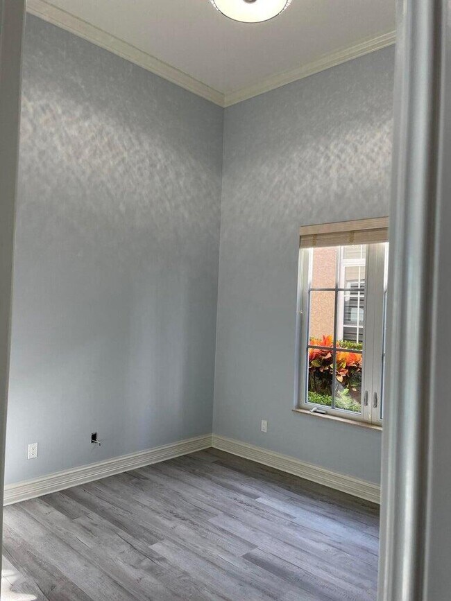 Building Photo - 164 SE Santa Gardenia