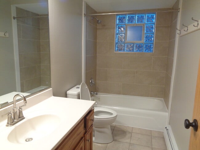 Building Photo - 10533 Parkside Ave